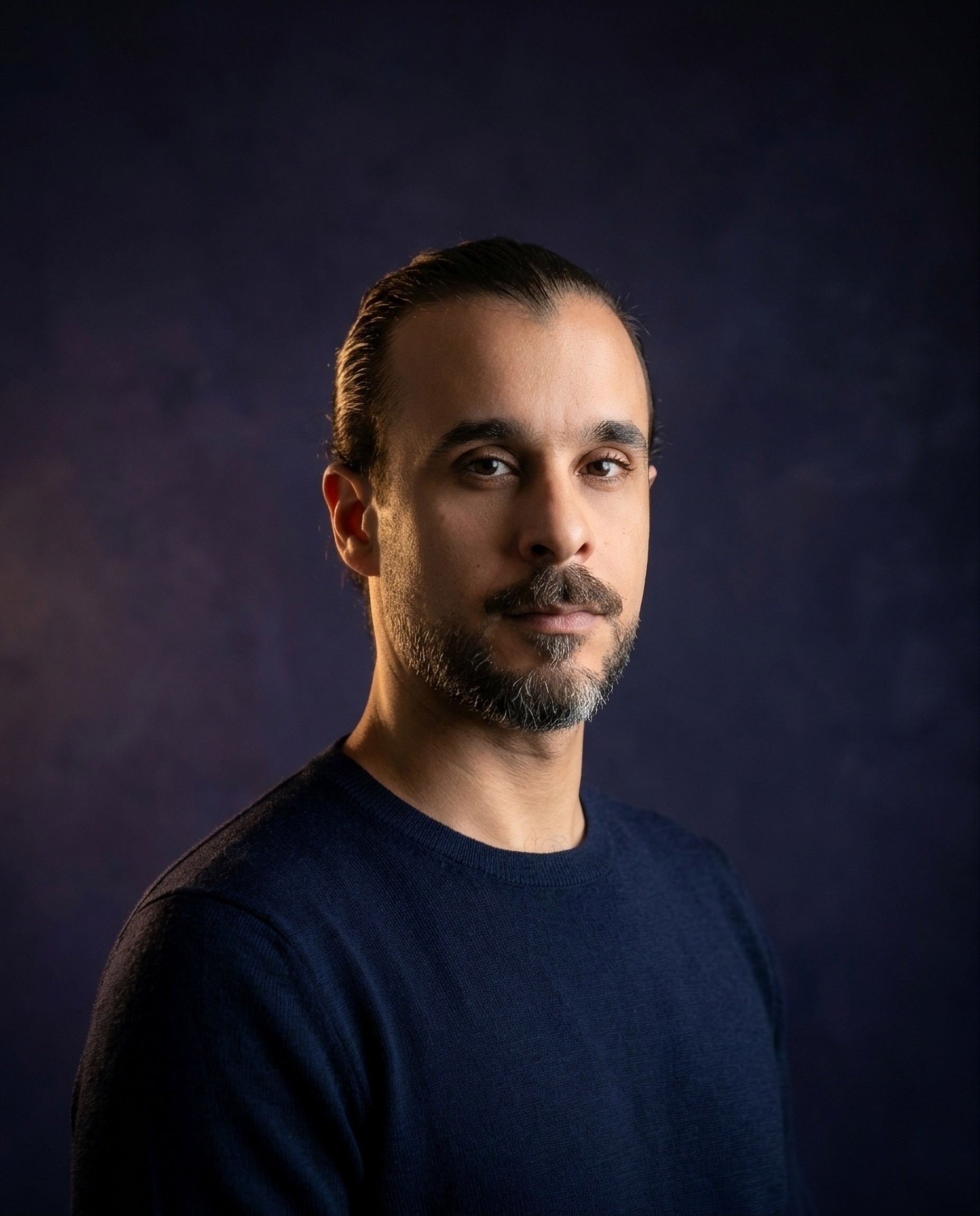 Portrait of Hassan El Aashar, founder of FRAGORE